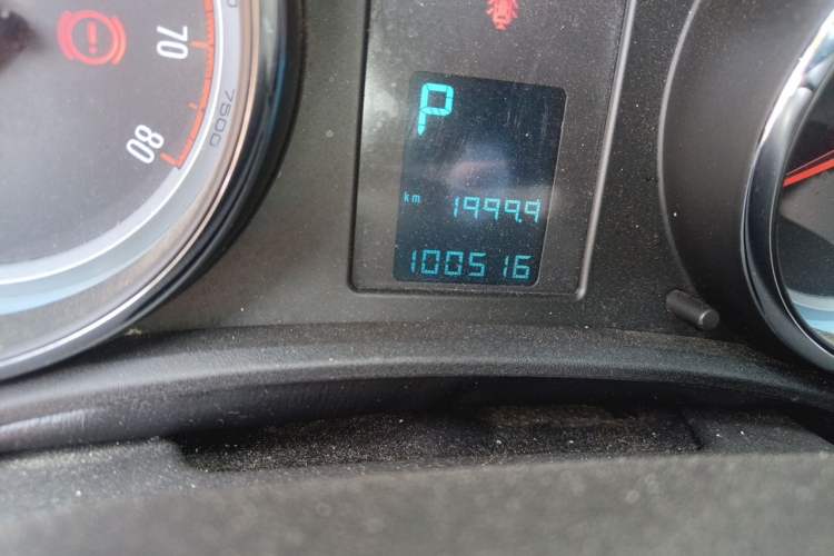 Used Buick GT 2010 XT 1.6L Automatic Fashion Edition Odometer Close Up