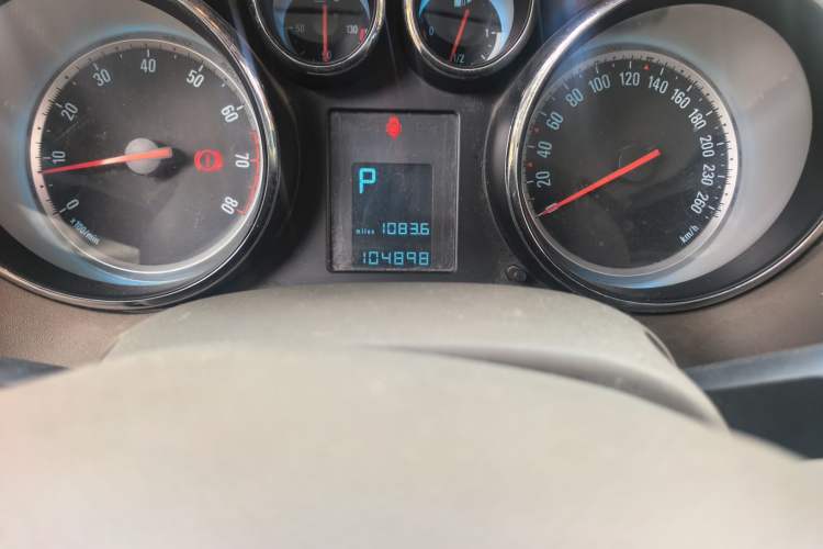 Used Buick GT 2010 GT 1.6L Automatic Fashion Edition Odometer Close Up