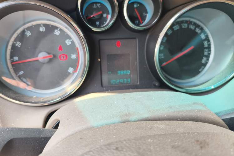 Used Buick GT 2010 GT 1.6L Manual Entry-Level Model Odometer Close Up