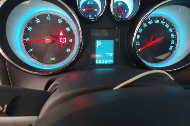 Used Buick GT 2010 GT 1.8L Automatic Fashion Edition Odometer Close Up