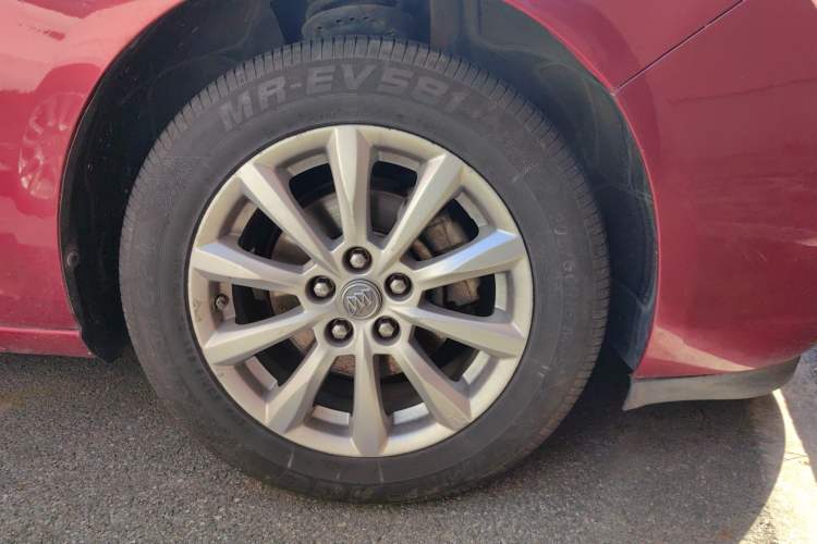 Used Buick GT 2010 GT 1.6L Automatic Fashion Edition Right Front Wheel Hub