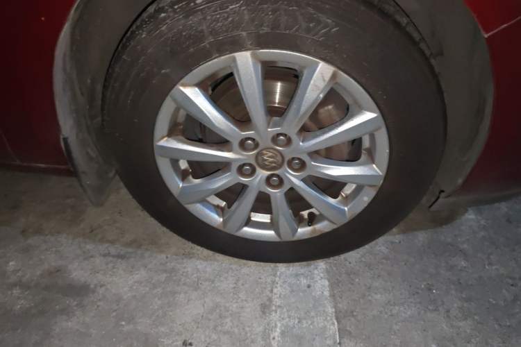 Used Buick GT 2010 GT 1.6L Automatic Fashion Edition Right Front Wheel Hub