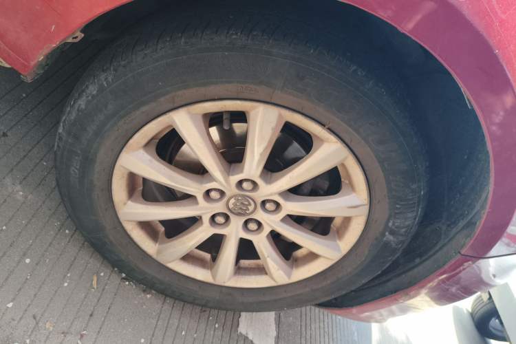 Used Buick GT 2010 GT 1.6L Manual Entry-Level Model Right Front Wheel Hub
