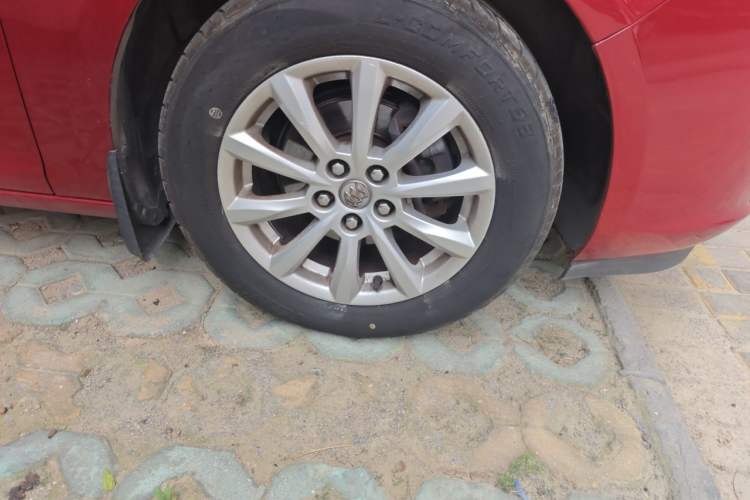Used Buick GT 2010 GT 1.6L Automatic Fashion Edition Right Front Wheel Hub