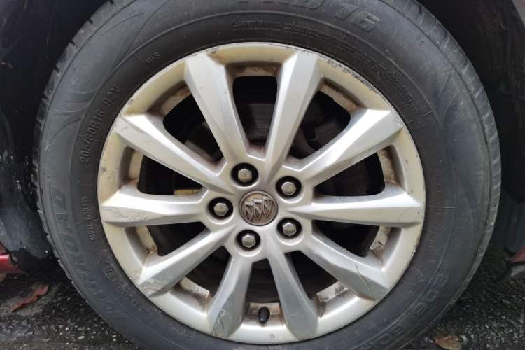 Used Buick GT 2010 GT 1.6L Automatic Fashion Edition Right Front Wheel Hub