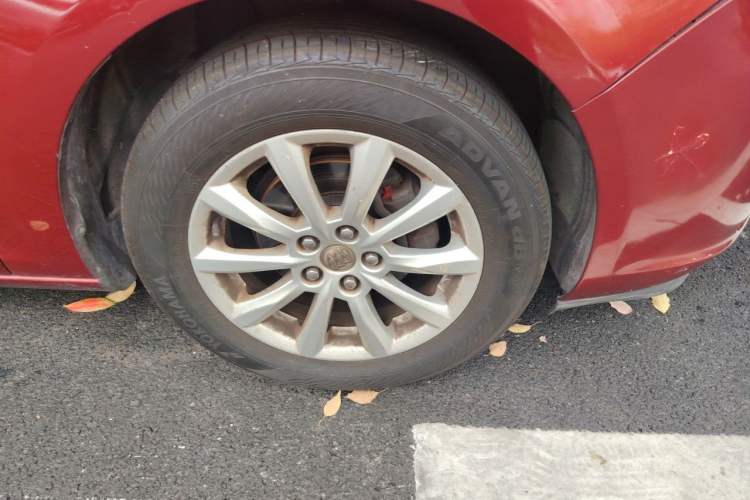 Used Buick GT 2010 GT 1.8L Automatic Fashion Edition Right Front Wheel Hub