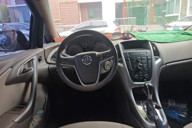 Used Buick GT 2010 GT 1.6L Automatic Fashion Edition Steering Wheel