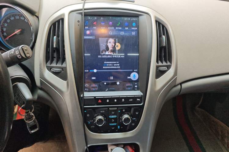 Used Buick GT 2010 XT 1.6L Automatic Fashion Edition Audio And AC Panel