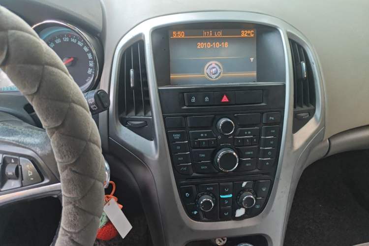 Used Buick GT 2010 XT 1.6L Automatic Fashion Edition Audio And AC Panel