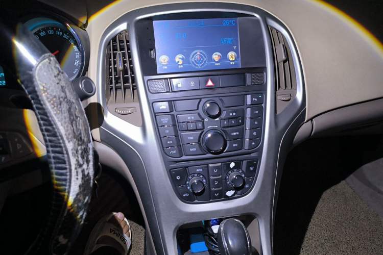 Used Buick GT 2010 GT 1.6L Automatic Fashion Edition Audio And AC Panel