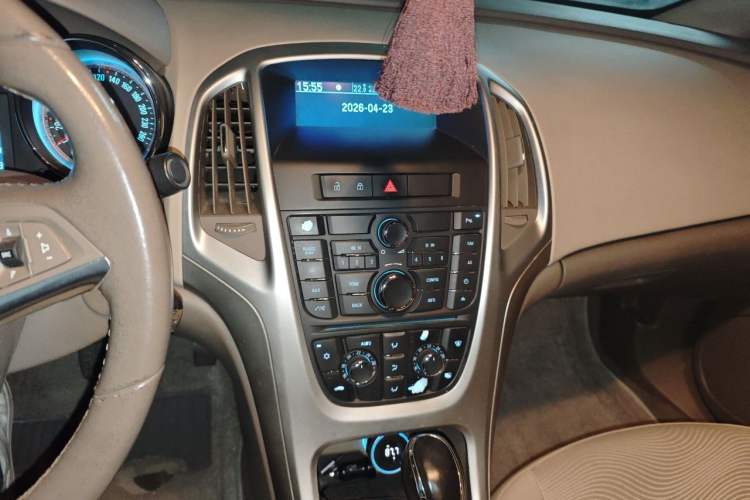 Used Buick GT 2010 GT 1.8L Automatic Fashion Edition Audio And AC Panel