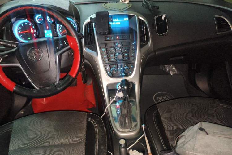 Used Buick GT 2010 XT 1.8L Automatic Fashion Edition Audio And AC Panel