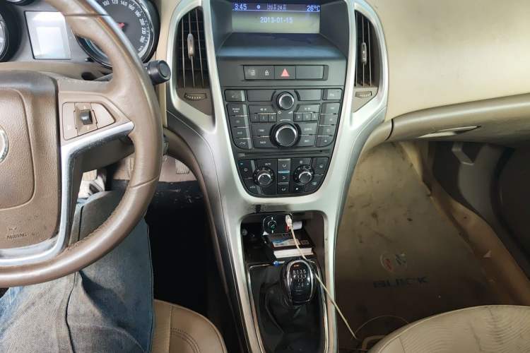 Used Buick GT 2010 GT 1.6L Manual Entry-Level Model Audio And AC Panel