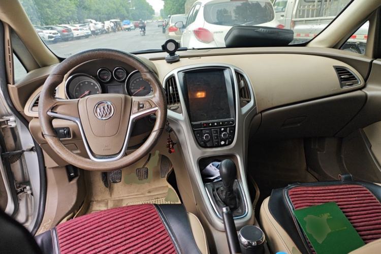 Used Buick GT 2010 GT 1.6L Manual Entry-Level Model Center Console