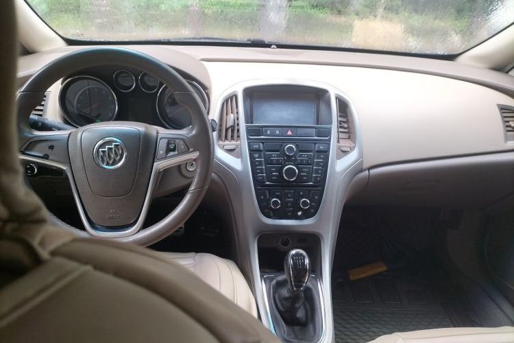 Used Buick GT 2010 GT 1.6L Manual Entry-Level Model Center Console
