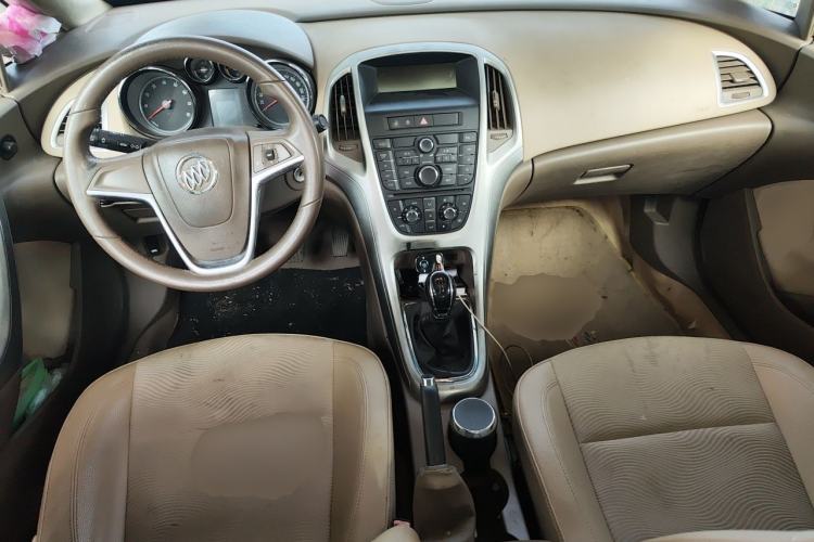 Used Buick GT 2010 GT 1.6L Manual Entry-Level Model Center Console