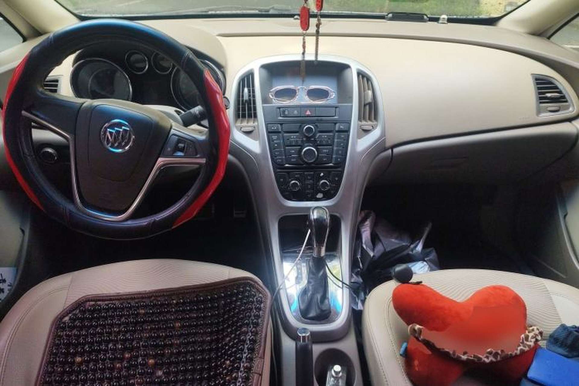 Used Buick GT 2010 GT 1.6L Automatic Fashion Edition Center Console