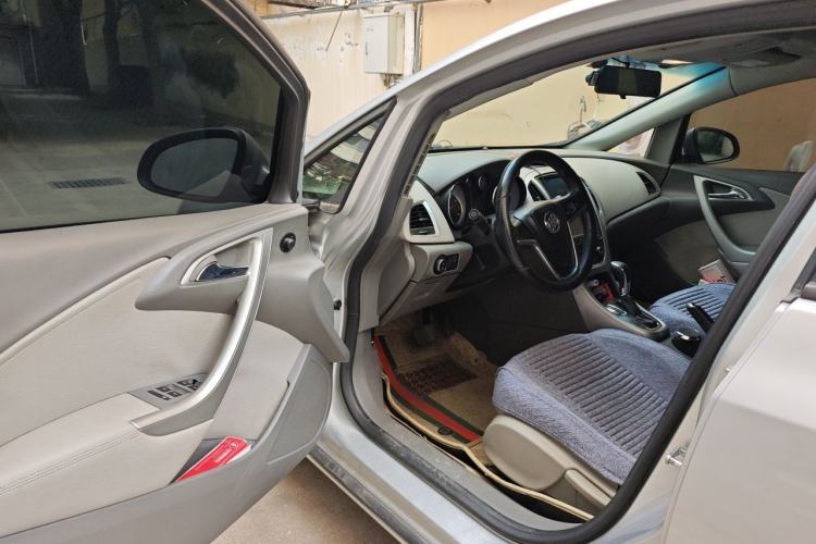 Used Buick GT 2010 XT 1.6L Automatic Fashion Edition Driver Seat