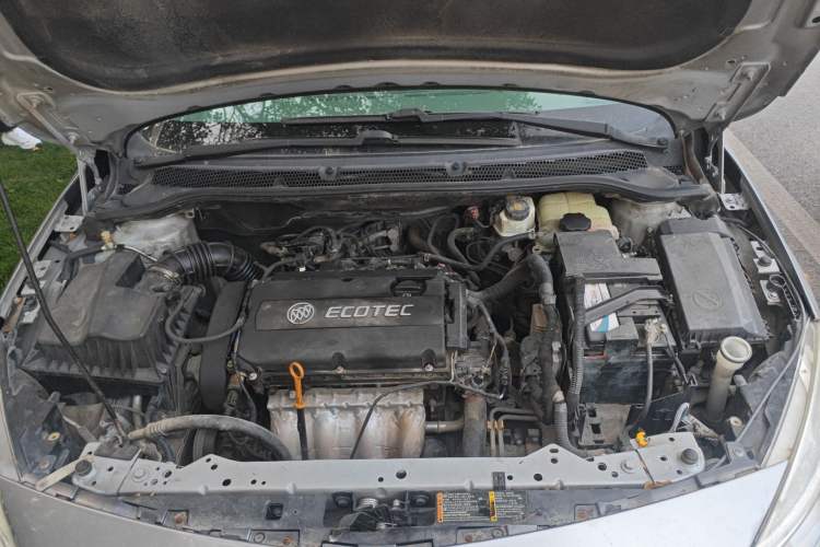 Used Buick GT 2010 XT 1.6L Automatic Fashion Edition Engine Bay