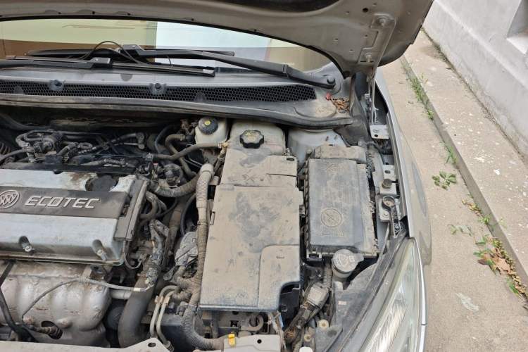 Used Buick GT 2010 XT 1.6L Automatic Fashion Edition Engine Bay Left