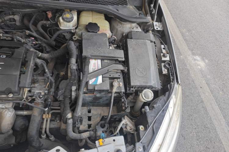 Used Buick GT 2010 XT 1.6L Automatic Fashion Edition Engine Bay Left