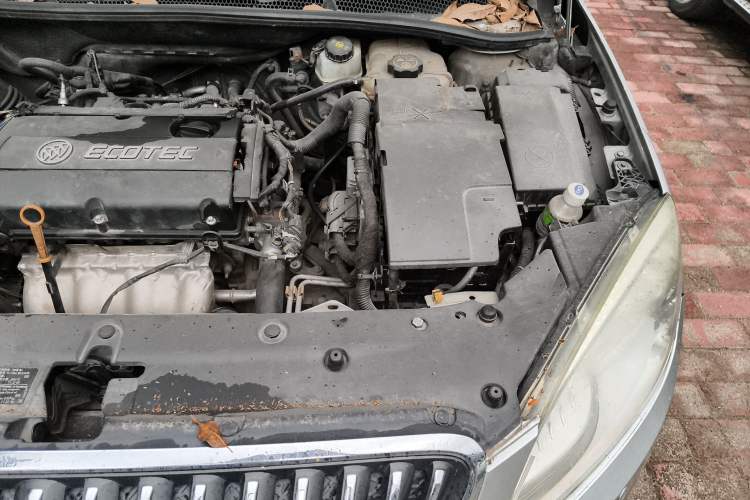Used Buick GT 2010 GT 1.8L Automatic Luxury Edition Engine Bay Left