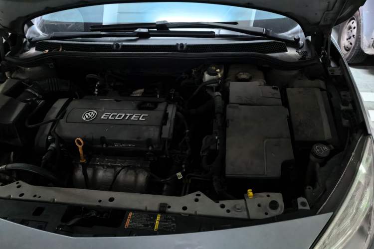 Used Buick GT 2010 XT 1.8L Automatic Deluxe Edition Engine Bay Left