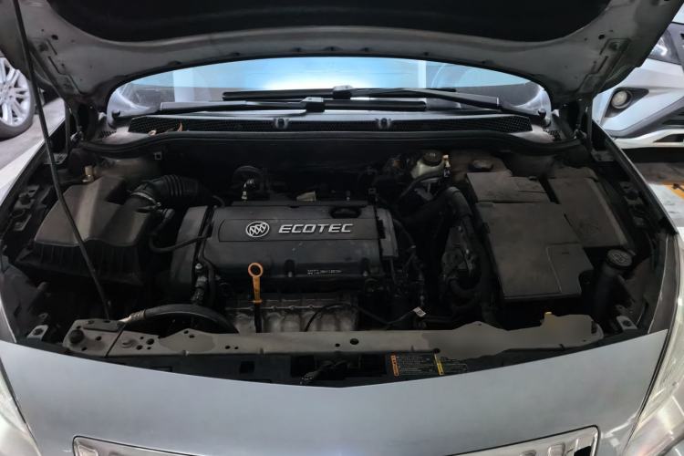 Used Buick GT 2010 XT 1.8L Automatic Deluxe Edition Engine Bay