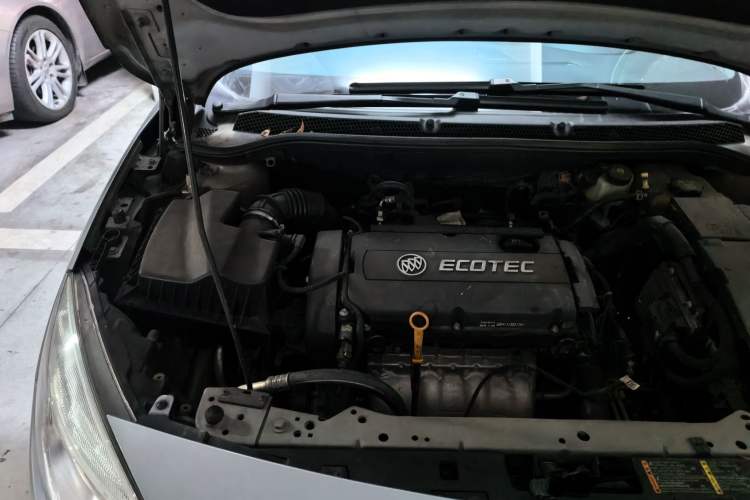 Used Buick GT 2010 XT 1.8L Automatic Deluxe Edition Engine Bay Right