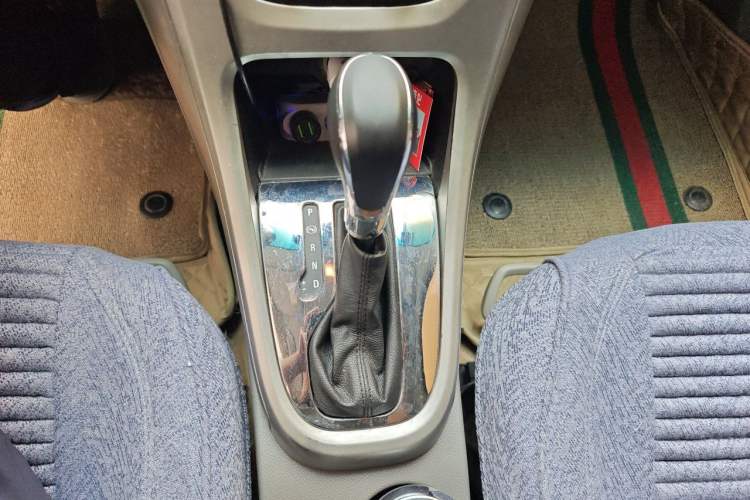 Used Buick GT 2010 XT 1.6L Automatic Fashion Edition Gear Lever
