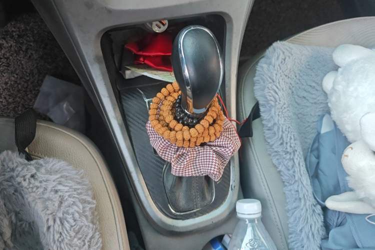 Used Buick GT 2010 XT 1.6L Automatic Fashion Edition Gear Lever