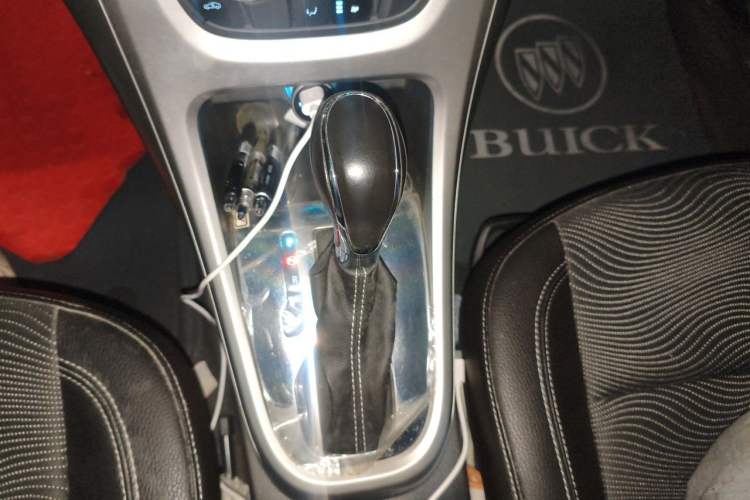 Used Buick GT 2010 XT 1.8L Automatic Fashion Edition Gear Lever