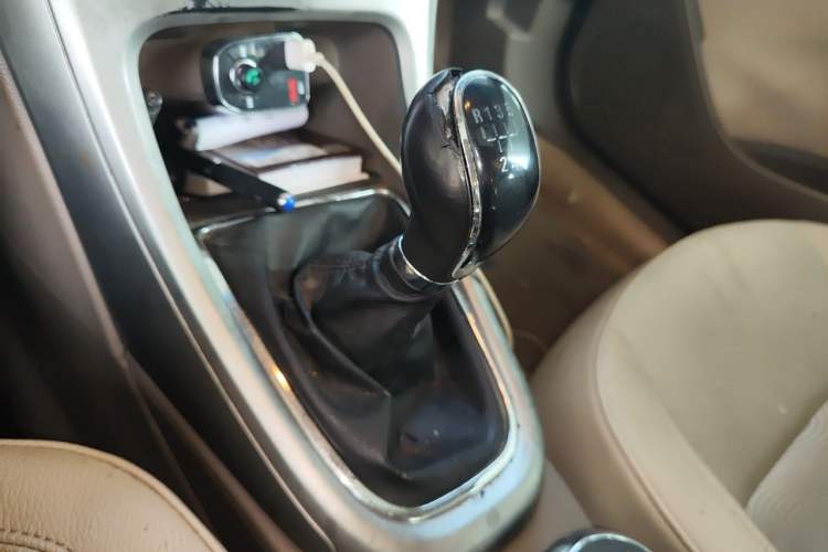 Used Buick GT 2010 GT 1.6L Manual Entry-Level Model Gear Lever