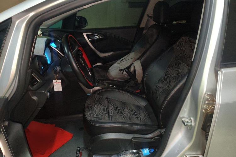 Used Buick GT 2010 XT 1.8L Automatic Fashion Edition Left Front Seat