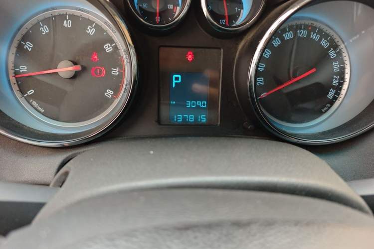 Used Buick GT 2010 XT 1.6L Automatic Fashion Edition Odometer Close Up