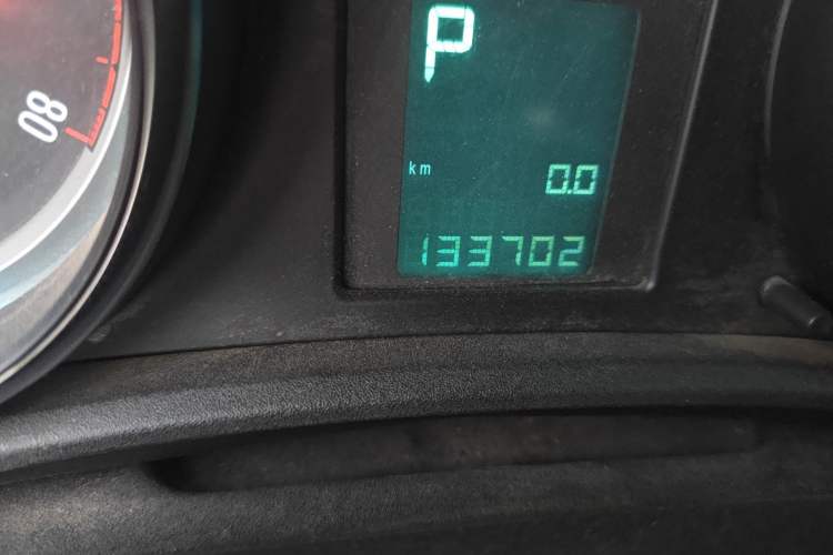 Used Buick GT 2010 XT 1.6L Automatic Fashion Edition Odometer Close Up