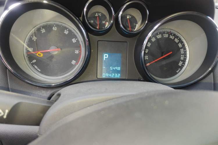 Used Buick GT 2010 XT 1.6T Fashion Sport Edition Odometer Close Up