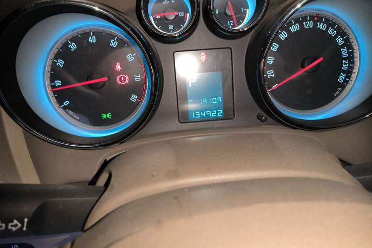 Used Buick GT 2010 GT 1.6L Automatic Fashion Edition Odometer Close Up