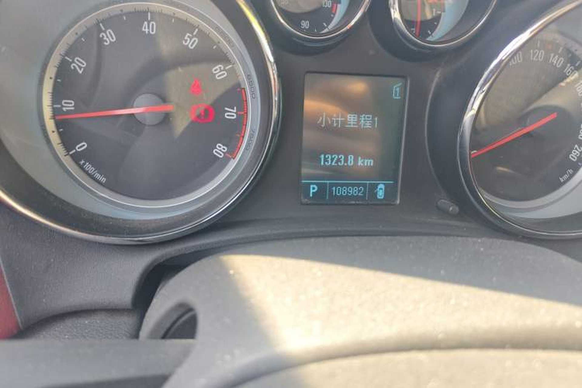 Used Buick GT 2010 XT 1.6T New Edge Sport Edition Odometer Close Up