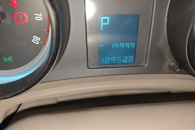 Used Buick GT 2010 GT 1.8L Automatic Fashion Edition Odometer Close Up