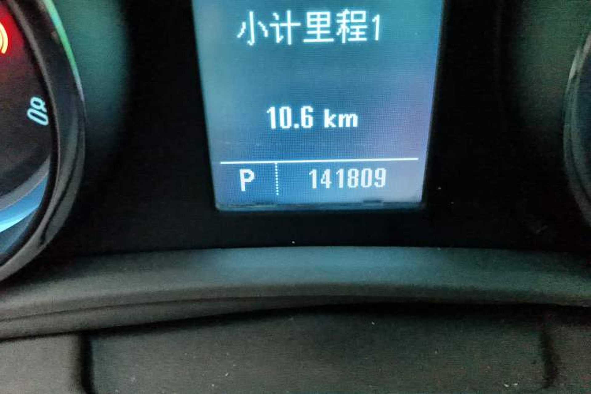 Used Buick GT 2010 GT 1.8L Automatic Luxury Edition Odometer Close Up