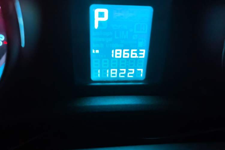 Used Buick GT 2010 XT 1.8L Automatic Deluxe Edition Odometer Close Up