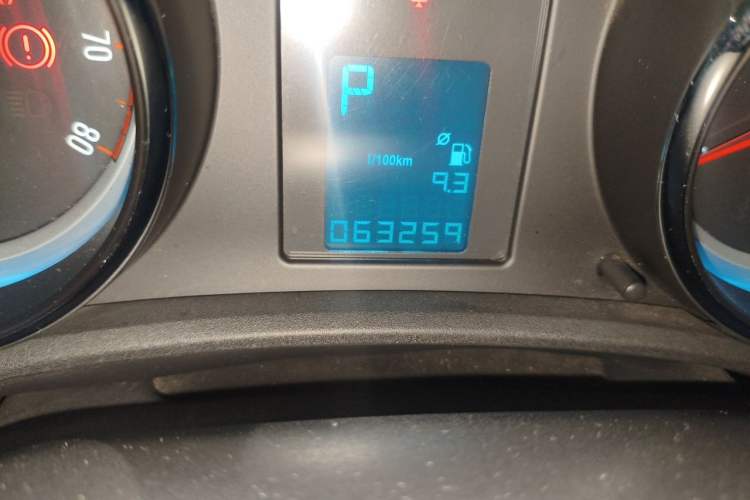 Used Buick GT 2010 XT 1.8L Automatic Fashion Edition Odometer Close Up