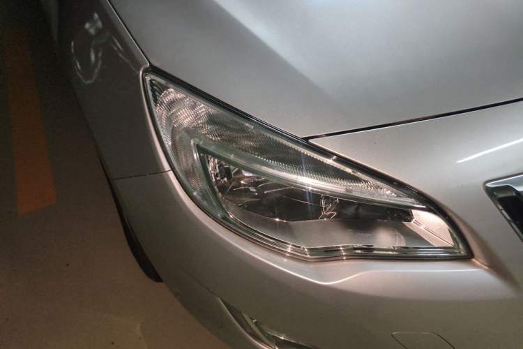 Used Buick GT 2010 XT 1.8L Automatic Fashion Edition Right Front Headlight