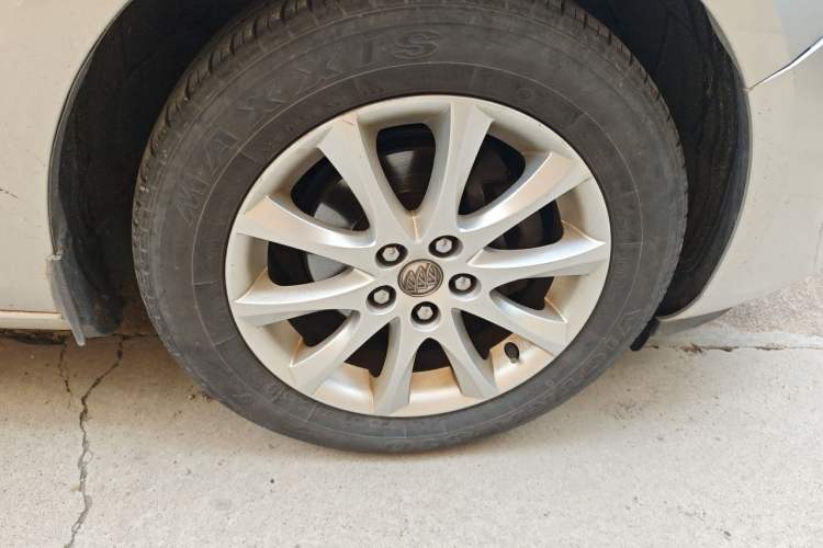 Used Buick GT 2010 XT 1.6L Automatic Fashion Edition Right Front Wheel Hub