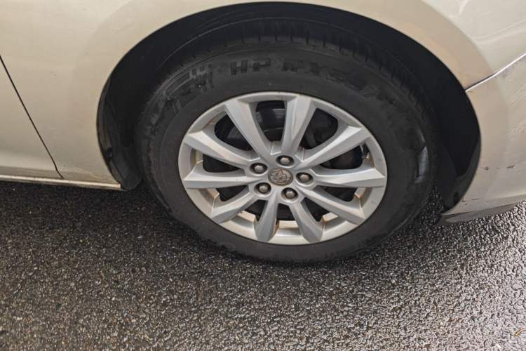 Used Buick GT 2010 GT 1.6L Manual Entry-Level Model Right Front Wheel Hub