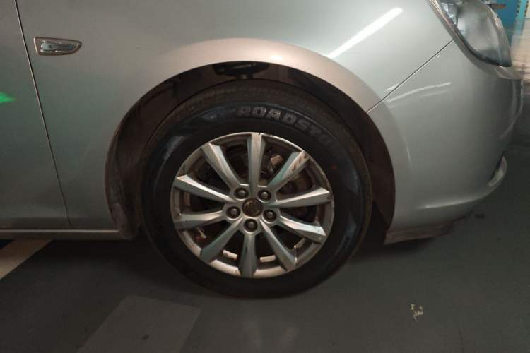 Used Buick GT 2010 GT 1.8L Automatic Fashion Edition Right Front Wheel Hub