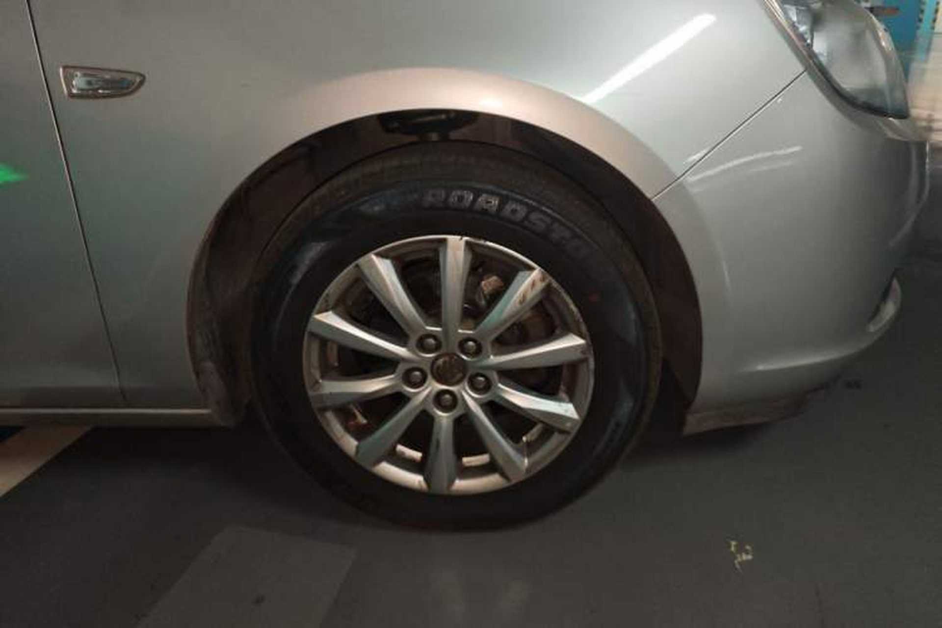 Used Buick GT 2010 GT 1.8L Automatic Fashion Edition Right Front Wheel Hub
