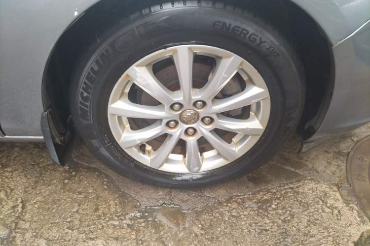 Used Buick GT 2010 GT 1.6L Manual Entry-Level Model Right Front Wheel Hub