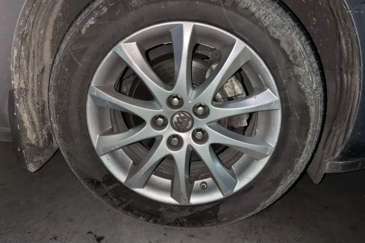 Used Buick GT 2010 XT 1.8L Automatic Deluxe Edition Right Front Wheel Hub